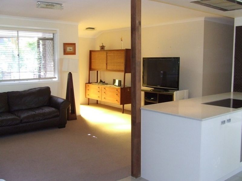 6 Neptune Street, Chapel Hill QLD 4069