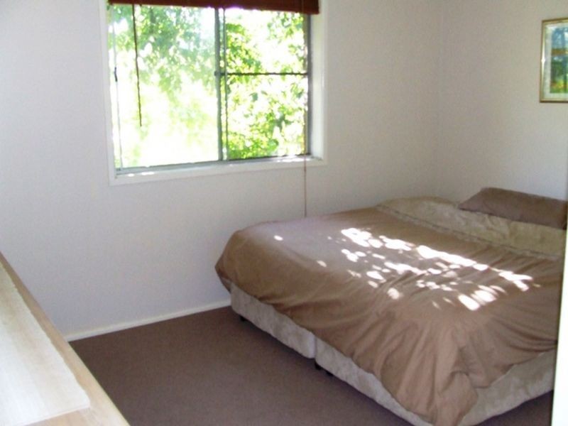 6 Neptune Street, Chapel Hill QLD 4069