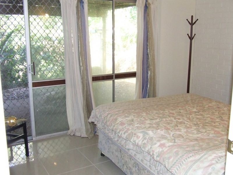 6 Neptune Street, Chapel Hill QLD 4069