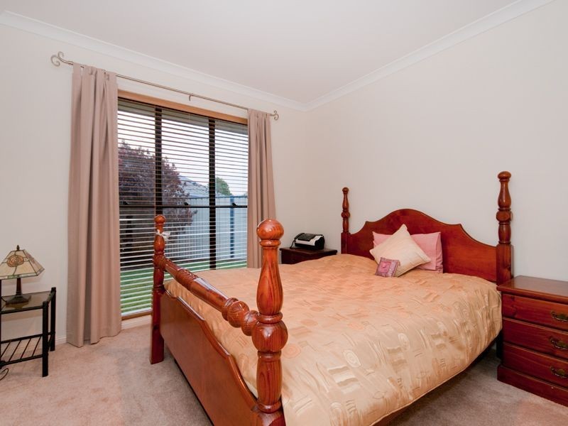 31 Lancaster Court, Moggill QLD 4070