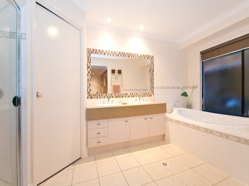 31 Lancaster Court, Moggill QLD 4070