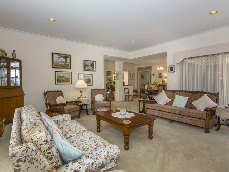 7 Drysdale Crescent, Brookfield QLD 4069