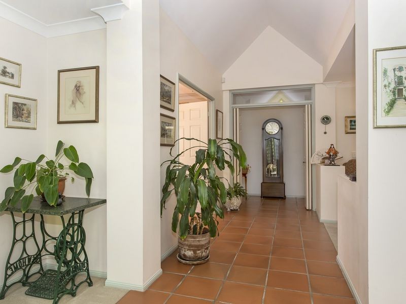 7 Drysdale Crescent, Brookfield QLD 4069