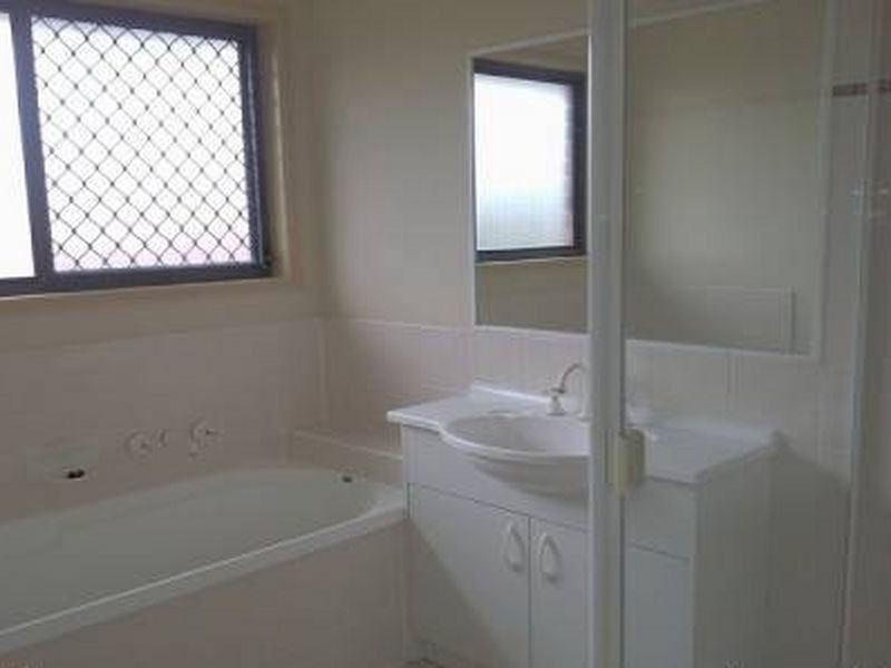 7 Regency Crescent, Moggill QLD 4070