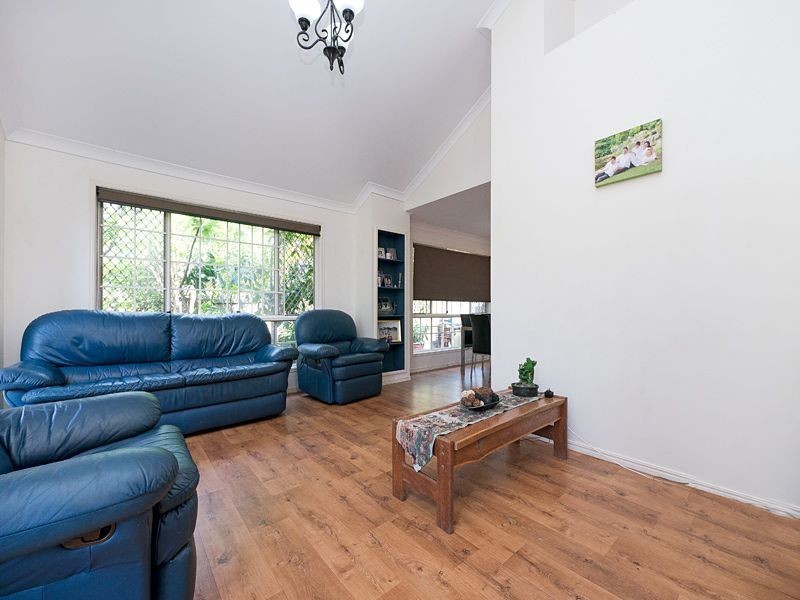 16 Campbell Crescent, Bellbowrie QLD 4070