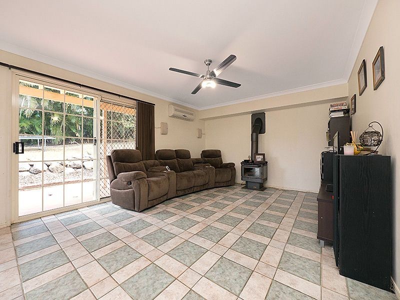 16 Campbell Crescent, Bellbowrie QLD 4070