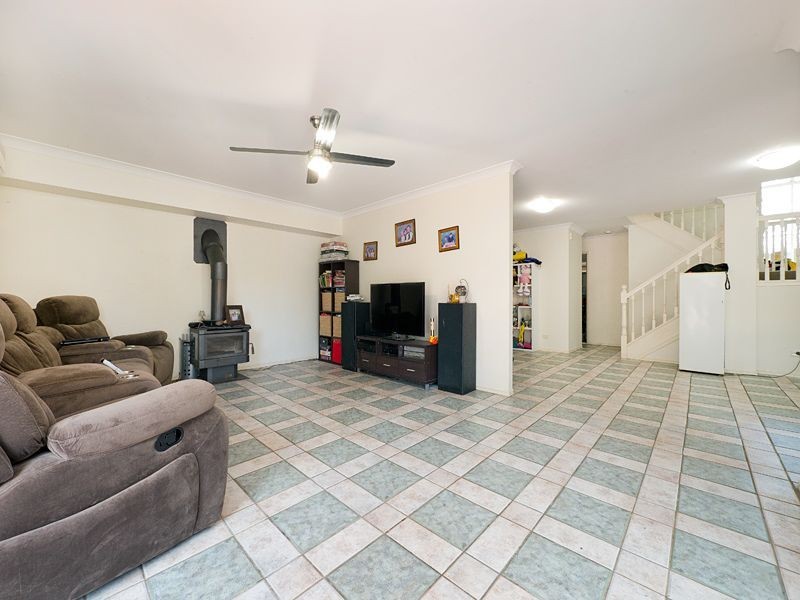 16 Campbell Crescent, Bellbowrie QLD 4070