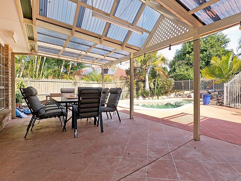 16 Campbell Crescent, Bellbowrie QLD 4070