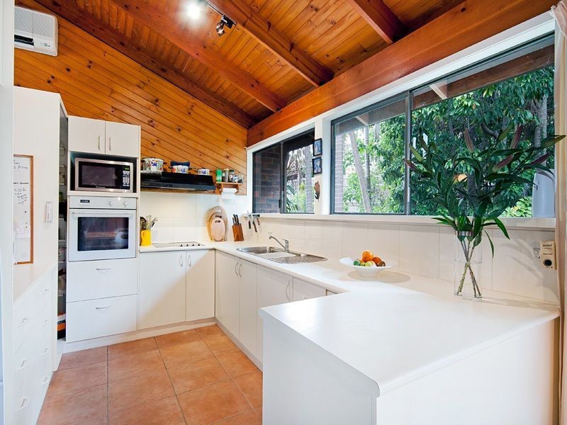 6 Melinda Street, Kenmore QLD 4069