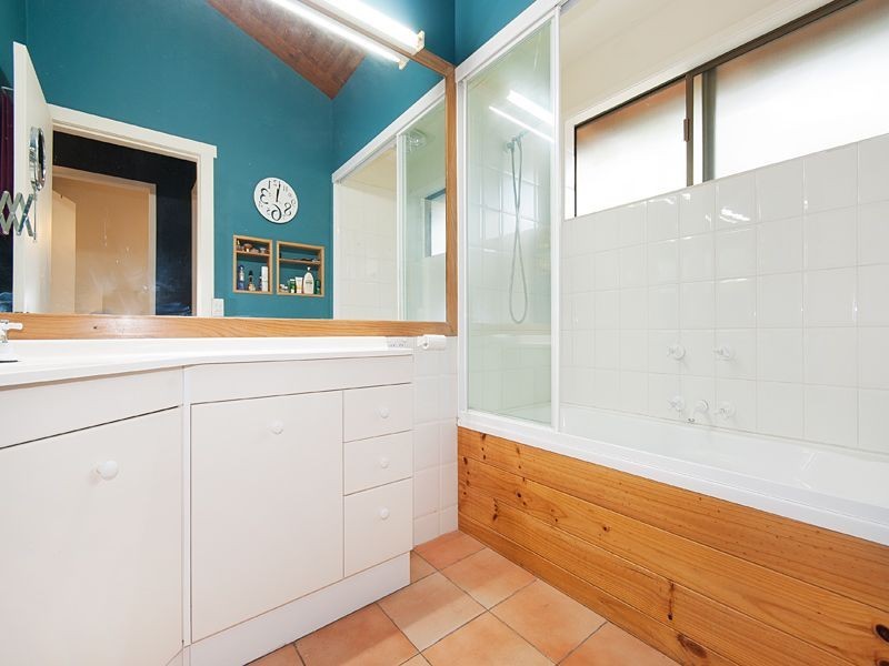 6 Melinda Street, Kenmore QLD 4069