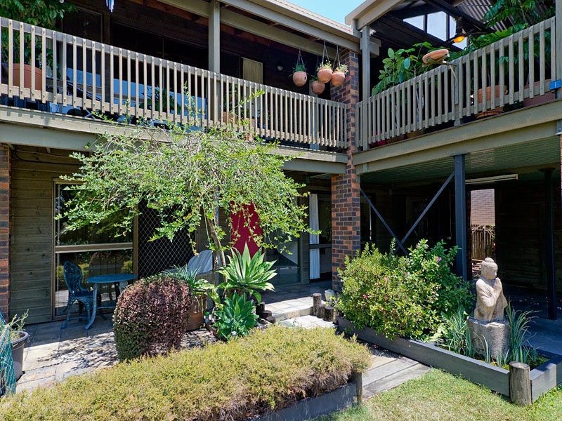 6 Melinda Street, Kenmore QLD 4069