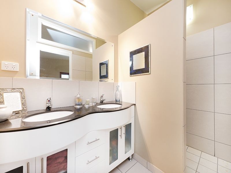 17 Omeo Grove, Karana Downs QLD 4306