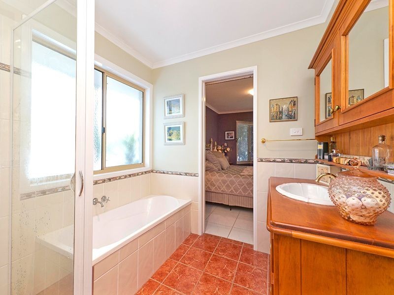 17 Omeo Grove, Karana Downs QLD 4306