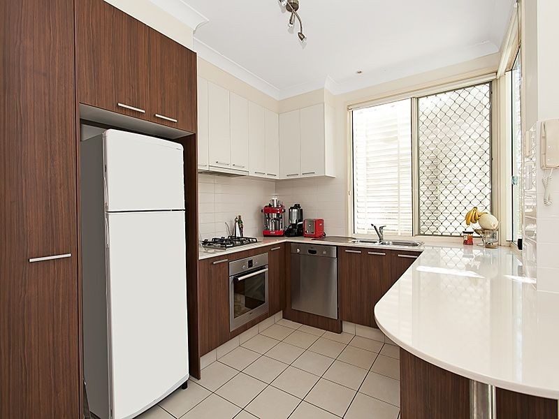 1/163 Central Avenue, Indooroopilly QLD 4068