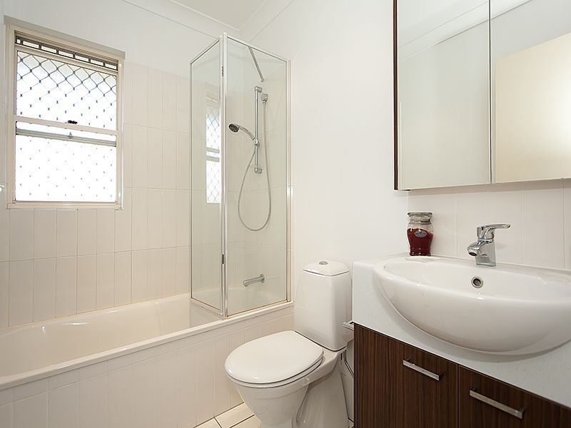 1/163 Central Avenue, Indooroopilly QLD 4068