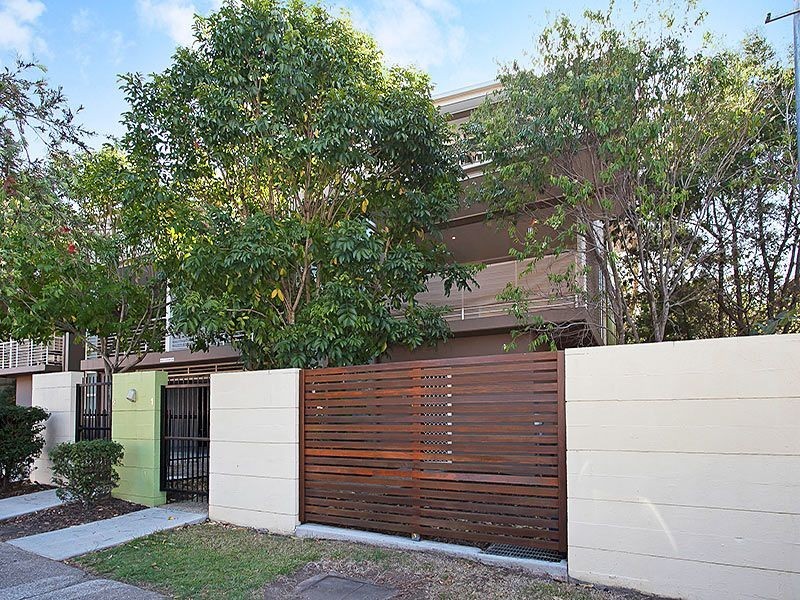 1/163 Central Avenue, Indooroopilly QLD 4068