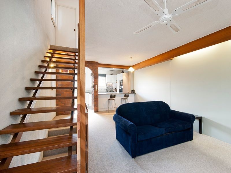 1/46 Newcross Street, Indooroopilly QLD 4068