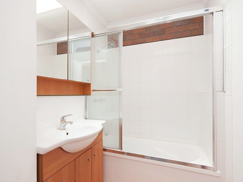 1/46 Newcross Street, Indooroopilly QLD 4068