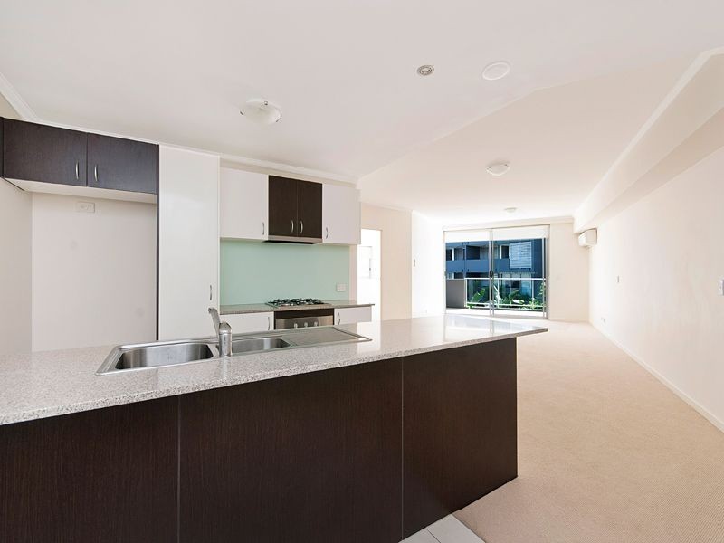 126/95 Clarence Road, Indooroopilly QLD 4068