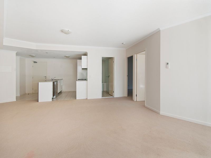 126/95 Clarence Road, Indooroopilly QLD 4068