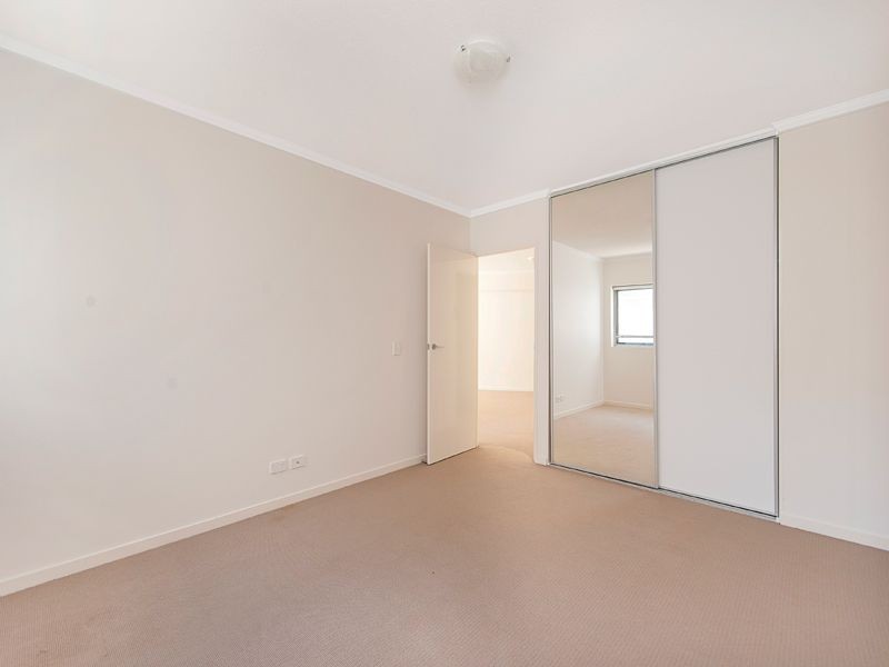 126/95 Clarence Road, Indooroopilly QLD 4068