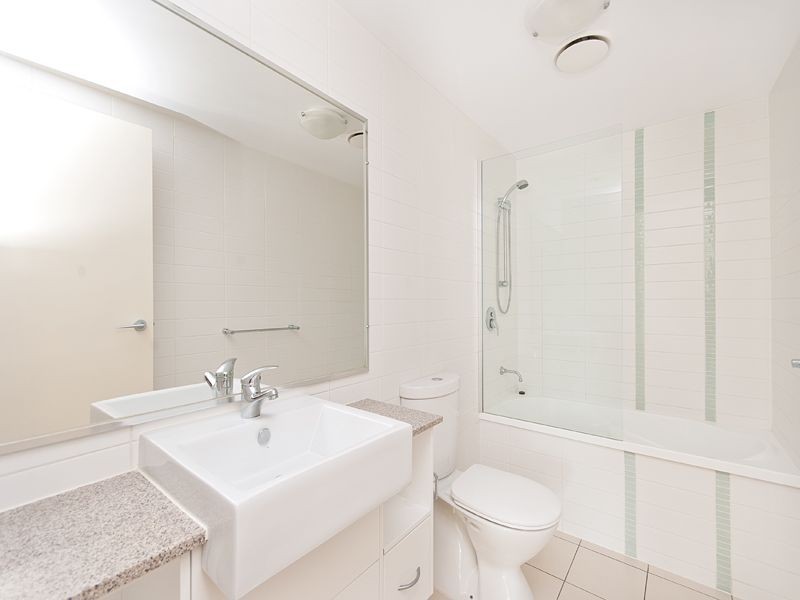 126/95 Clarence Road, Indooroopilly QLD 4068