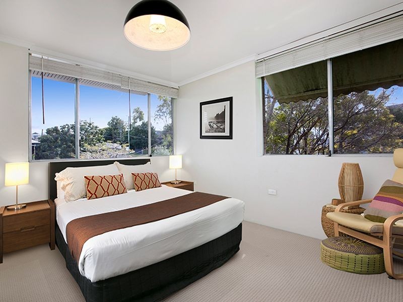 4/15 Newcross Street, Indooroopilly QLD 4068