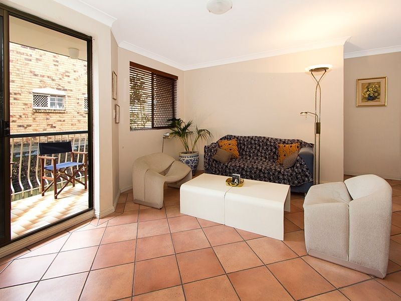 2/10 Cadell Street, Toowong QLD 4066