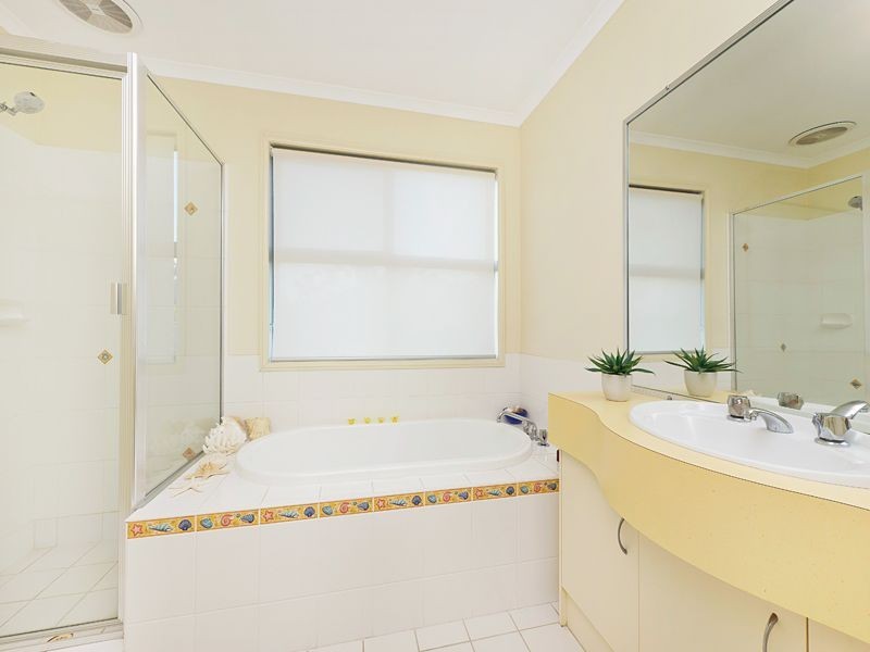 53 Crestwood Place, Moggill QLD 4070