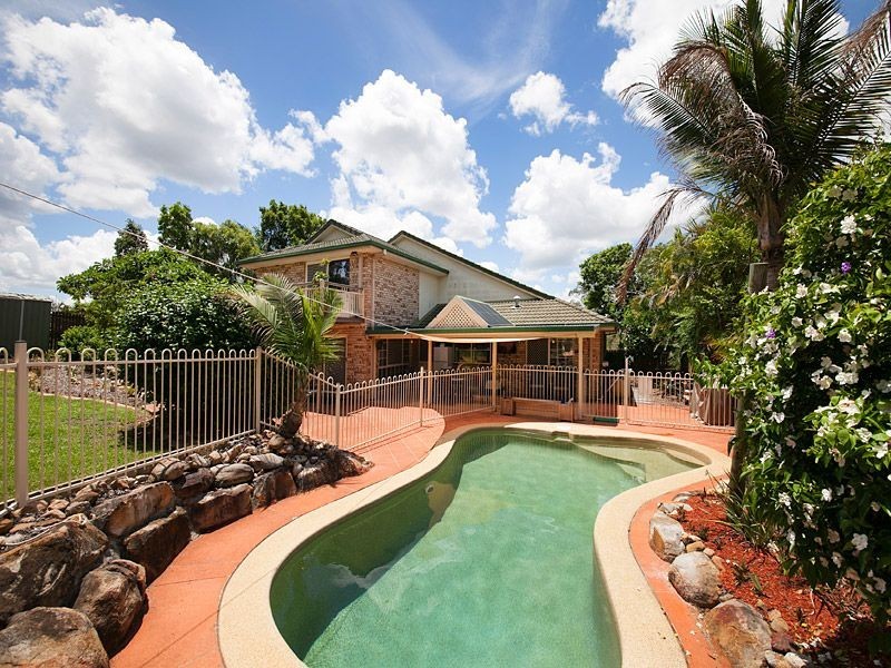 16 Campbell Crescent, Bellbowrie QLD 4070