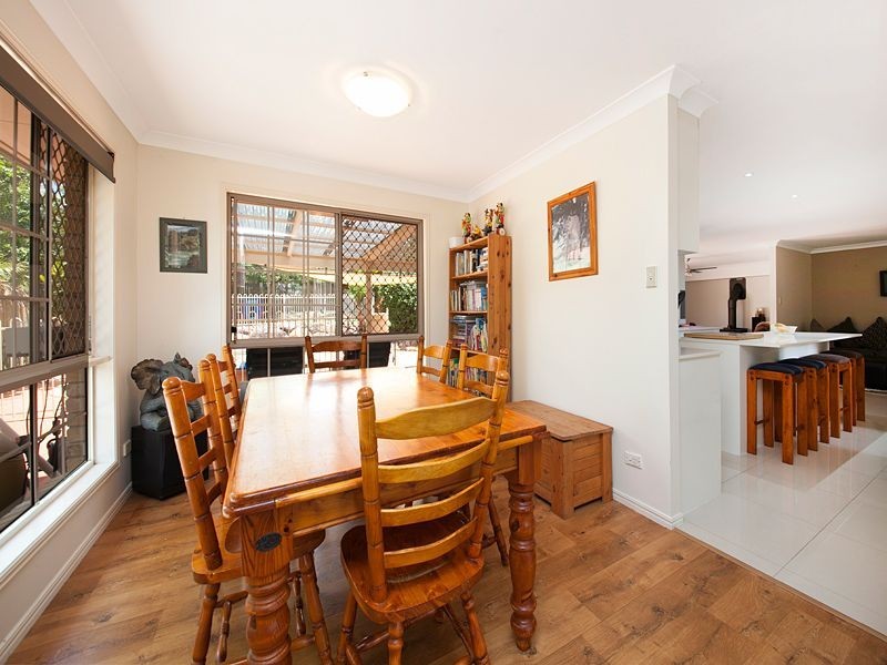 16 Campbell Crescent, Bellbowrie QLD 4070