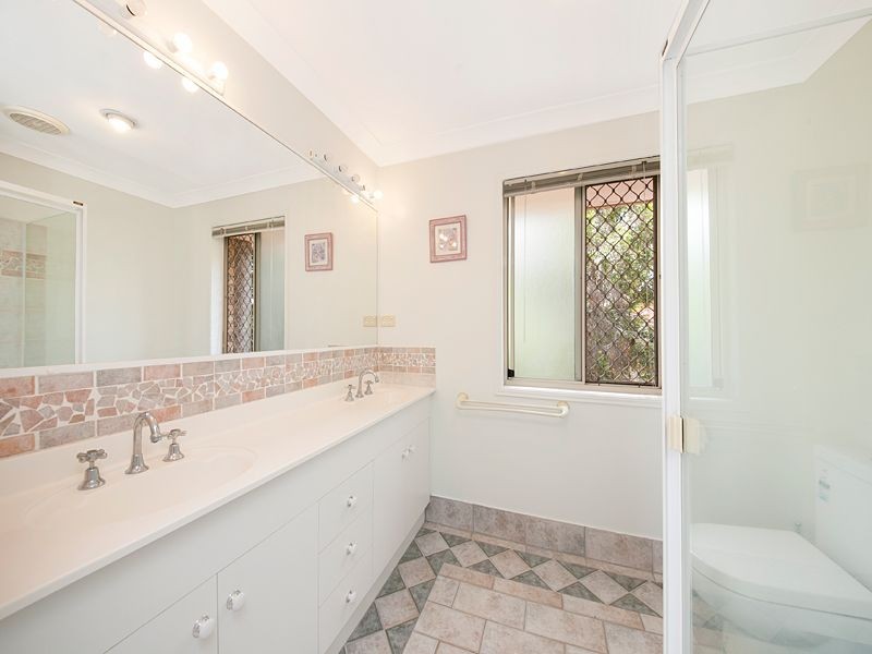 16 Campbell Crescent, Bellbowrie QLD 4070