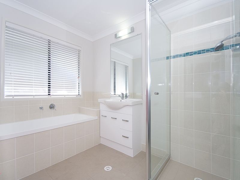 104 Fiddlewood Crescent, Bellbowrie QLD 4070