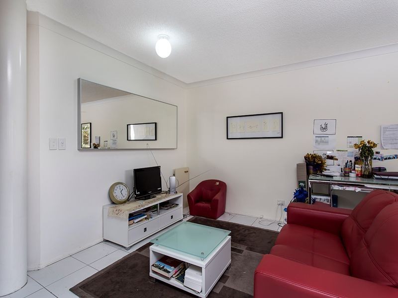 2/214 Sir Fred Schonell Drive, St Lucia QLD 4067