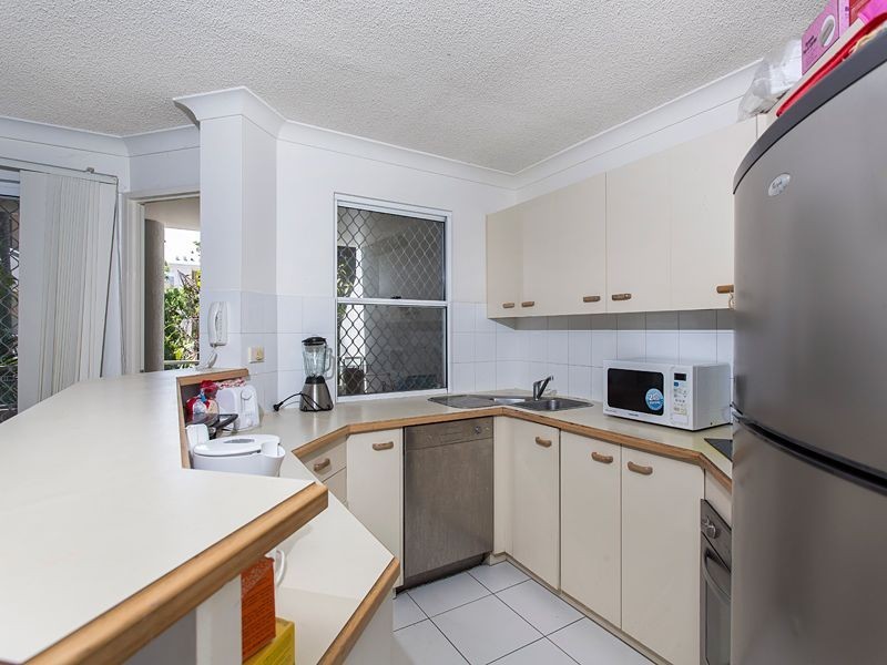 2/214 Sir Fred Schonell Drive, St Lucia QLD 4067