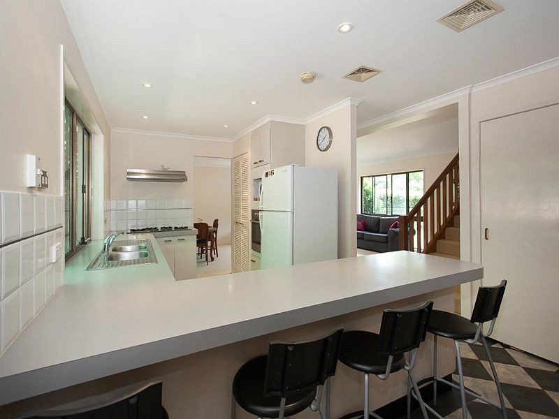 4 Tillbrook Street, Chapel Hill QLD 4069