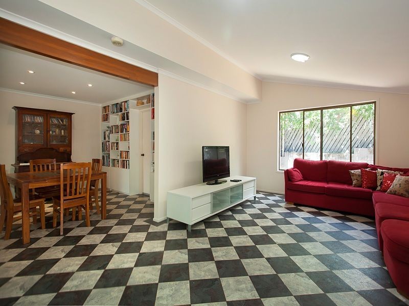4 Tillbrook Street, Chapel Hill QLD 4069