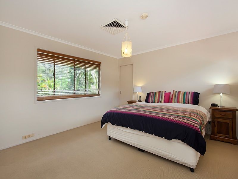 4 Tillbrook Street, Chapel Hill QLD 4069