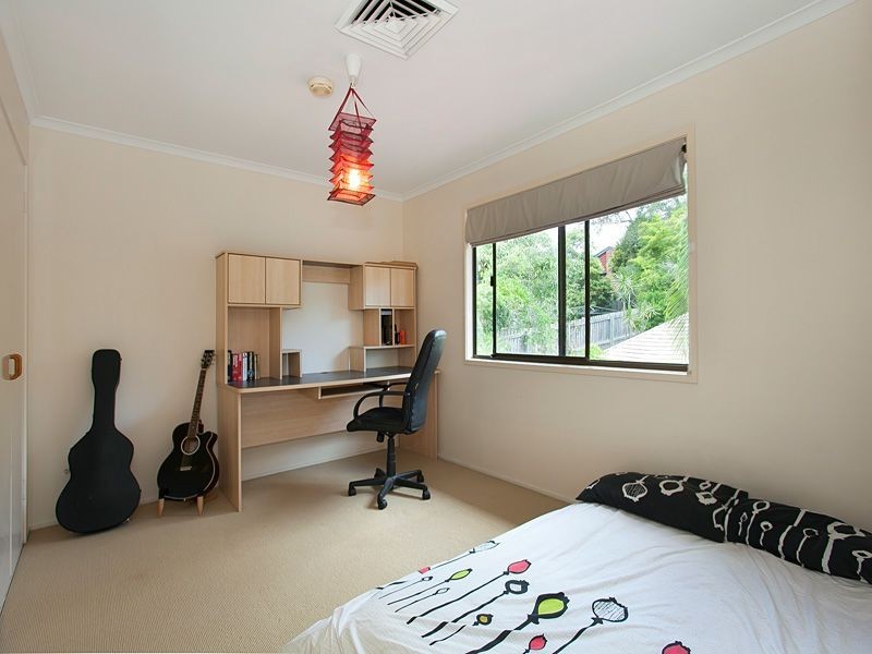4 Tillbrook Street, Chapel Hill QLD 4069