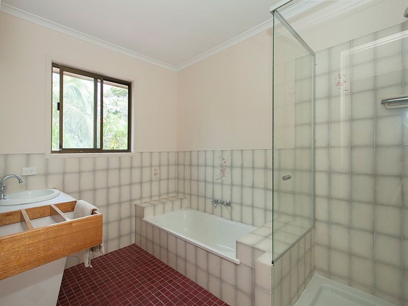 4 Tillbrook Street, Chapel Hill QLD 4069