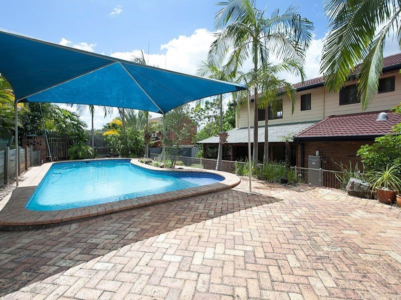 4 Tillbrook Street, Chapel Hill QLD 4069