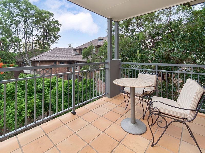 101/300 Sir Fred Schonell Drive, St Lucia QLD 4067
