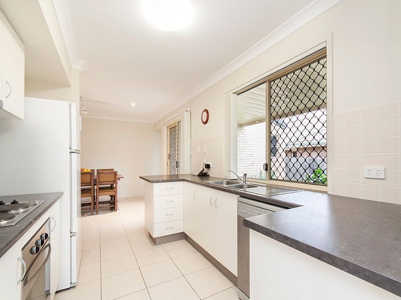 2/4 Woodswallow Place, Bellbowrie QLD 4070