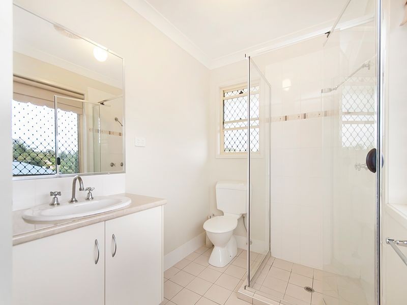 2/4 Woodswallow Place, Bellbowrie QLD 4070