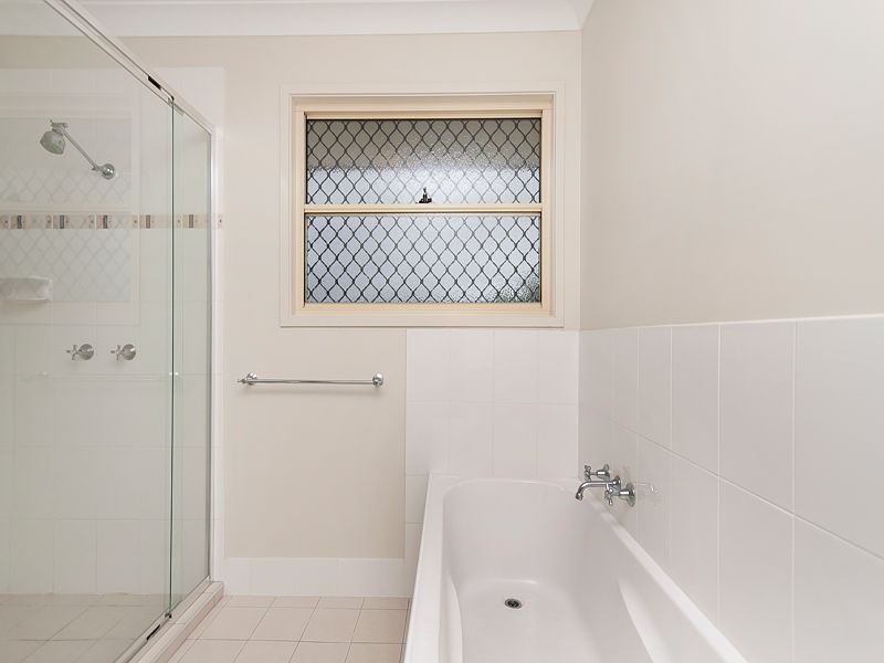 2/4 Woodswallow Place, Bellbowrie QLD 4070