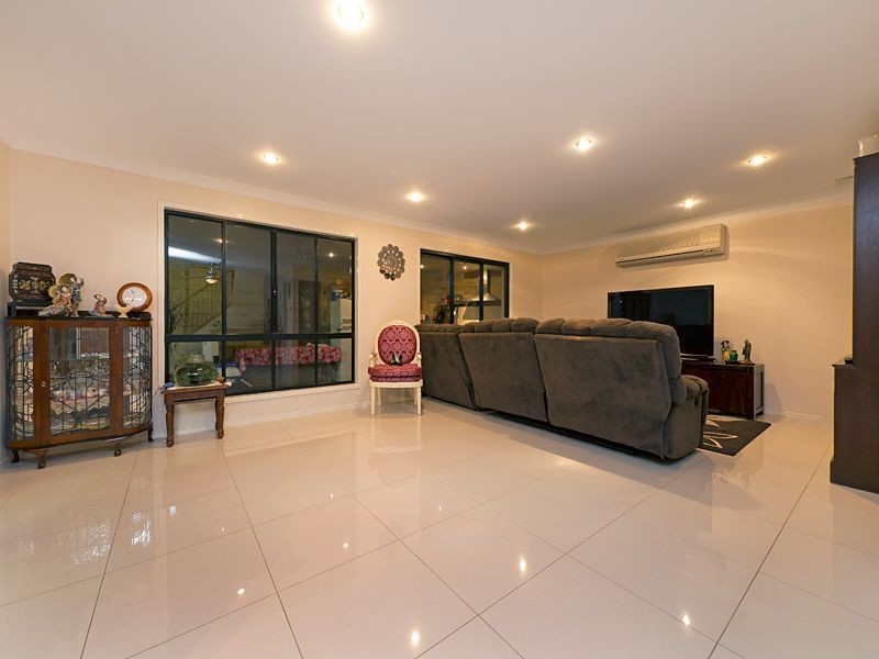 62 Gibson Crescent, Bellbowrie QLD 4070