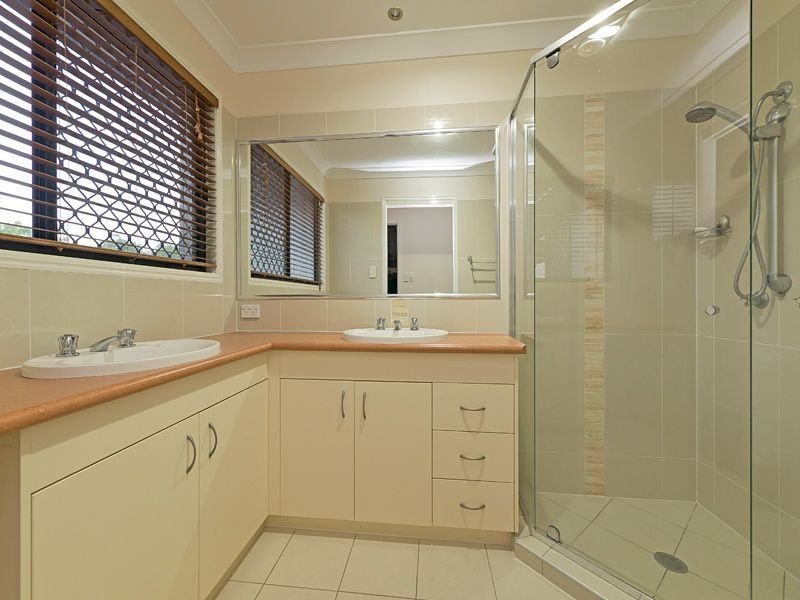 62 Gibson Crescent, Bellbowrie QLD 4070