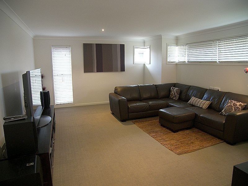 10 Stacey Close, Moggill QLD 4070