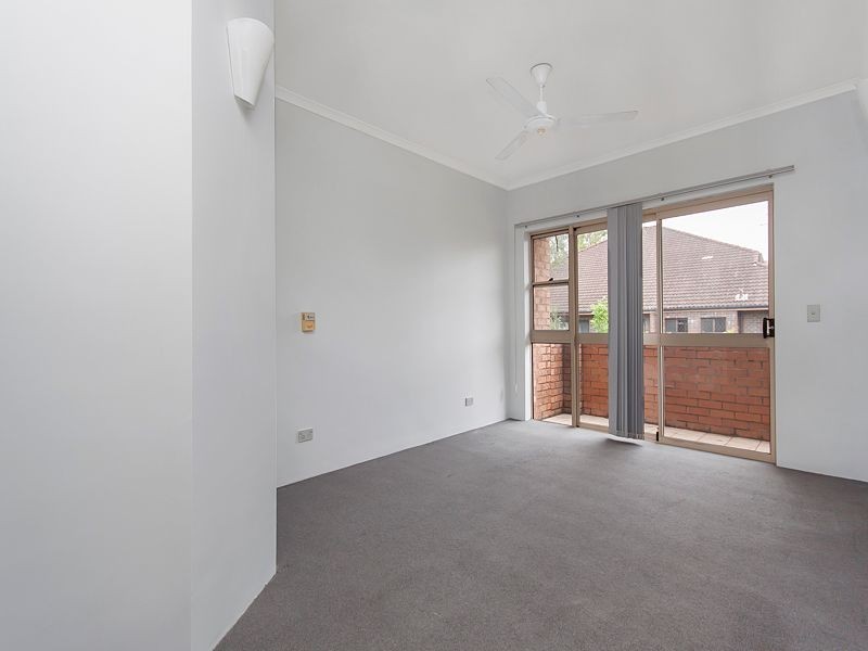 8/8 Carr Street, St Lucia QLD 4067