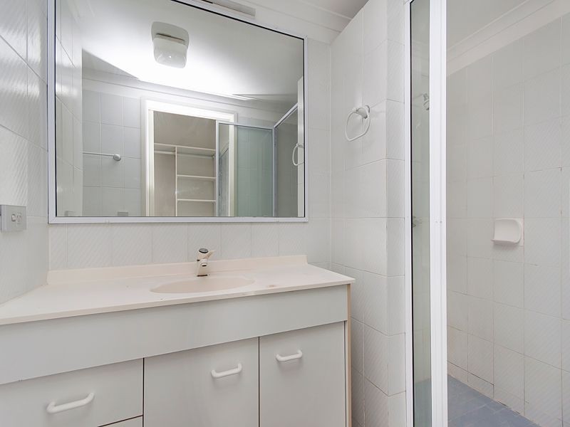 8/8 Carr Street, St Lucia QLD 4067